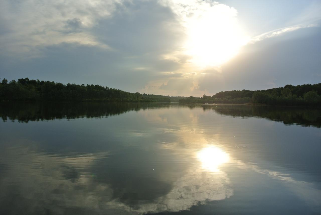 Vesyolaya Rochsha Hotel Kamjanske Buitenkant foto