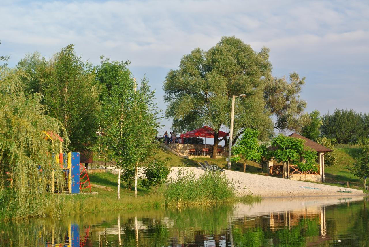 Vesyolaya Rochsha Hotel Kamjanske Buitenkant foto