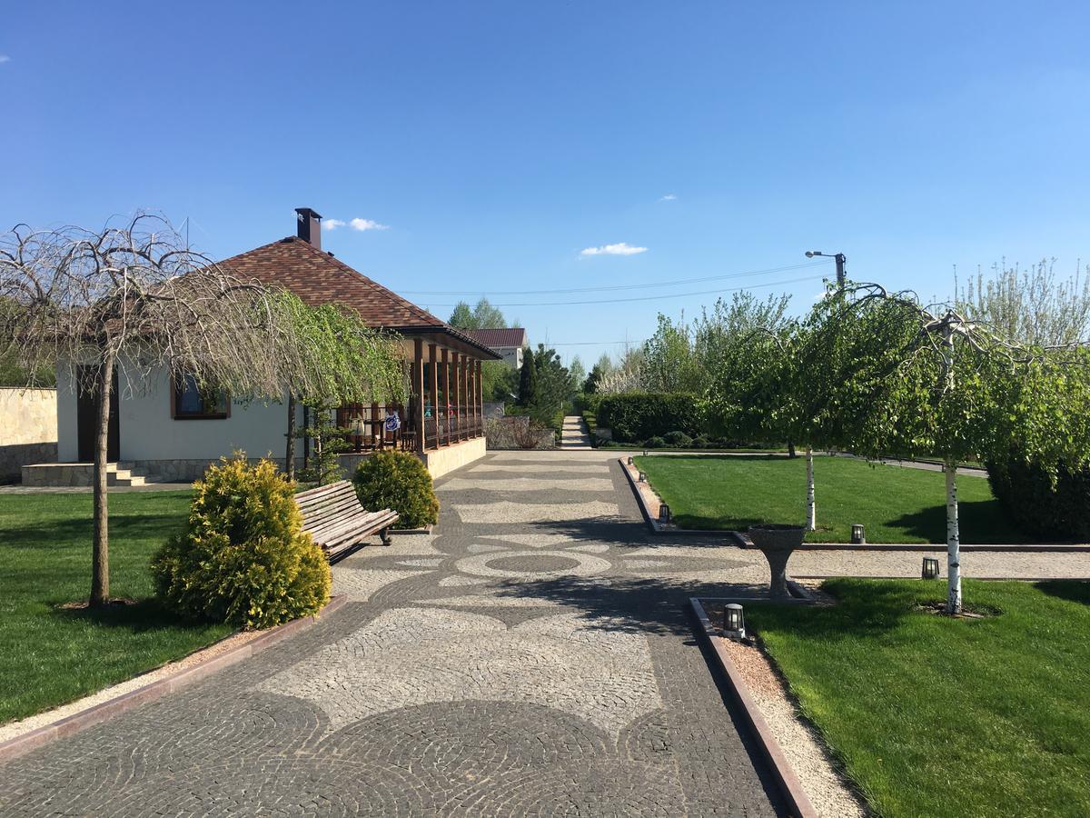 Vesyolaya Rochsha Hotel Kamjanske Buitenkant foto