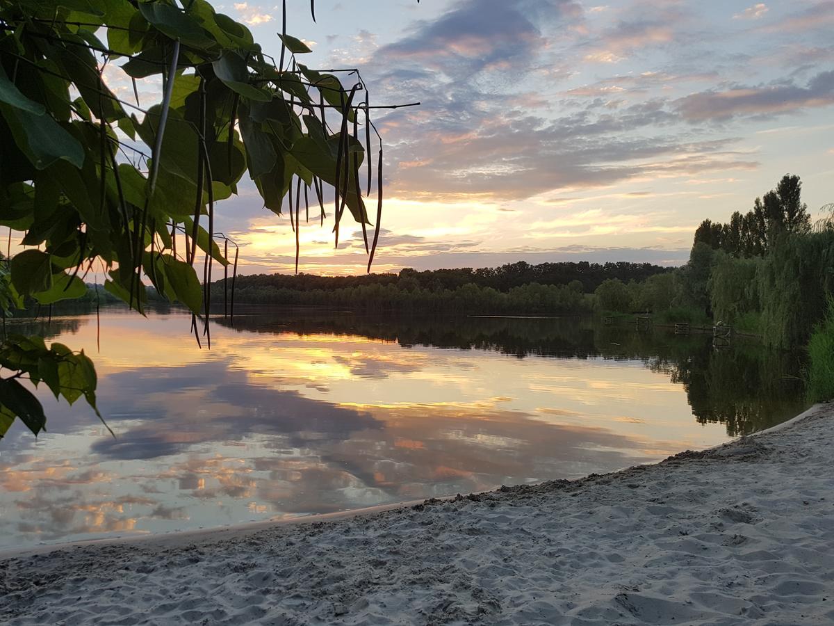 Vesyolaya Rochsha Hotel Kamjanske Buitenkant foto