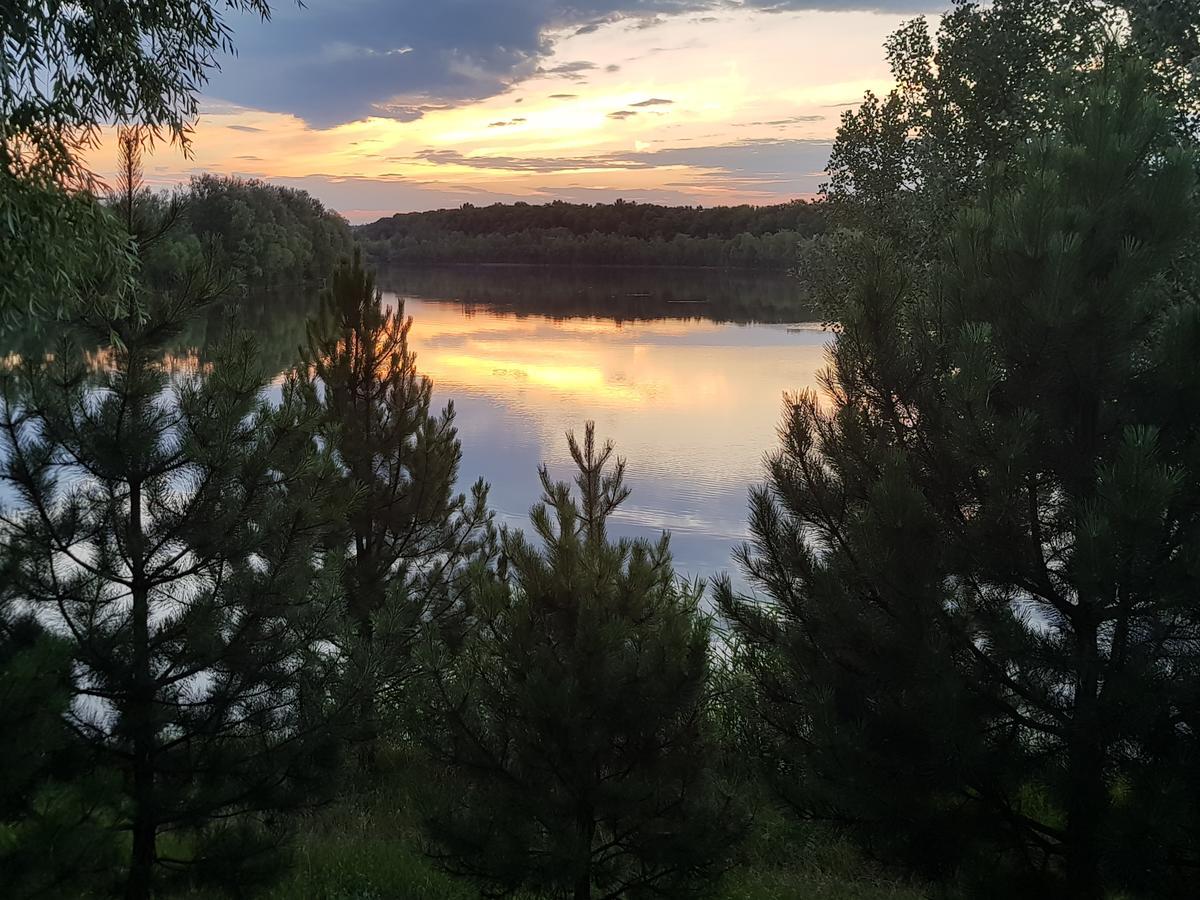 Vesyolaya Rochsha Hotel Kamjanske Buitenkant foto